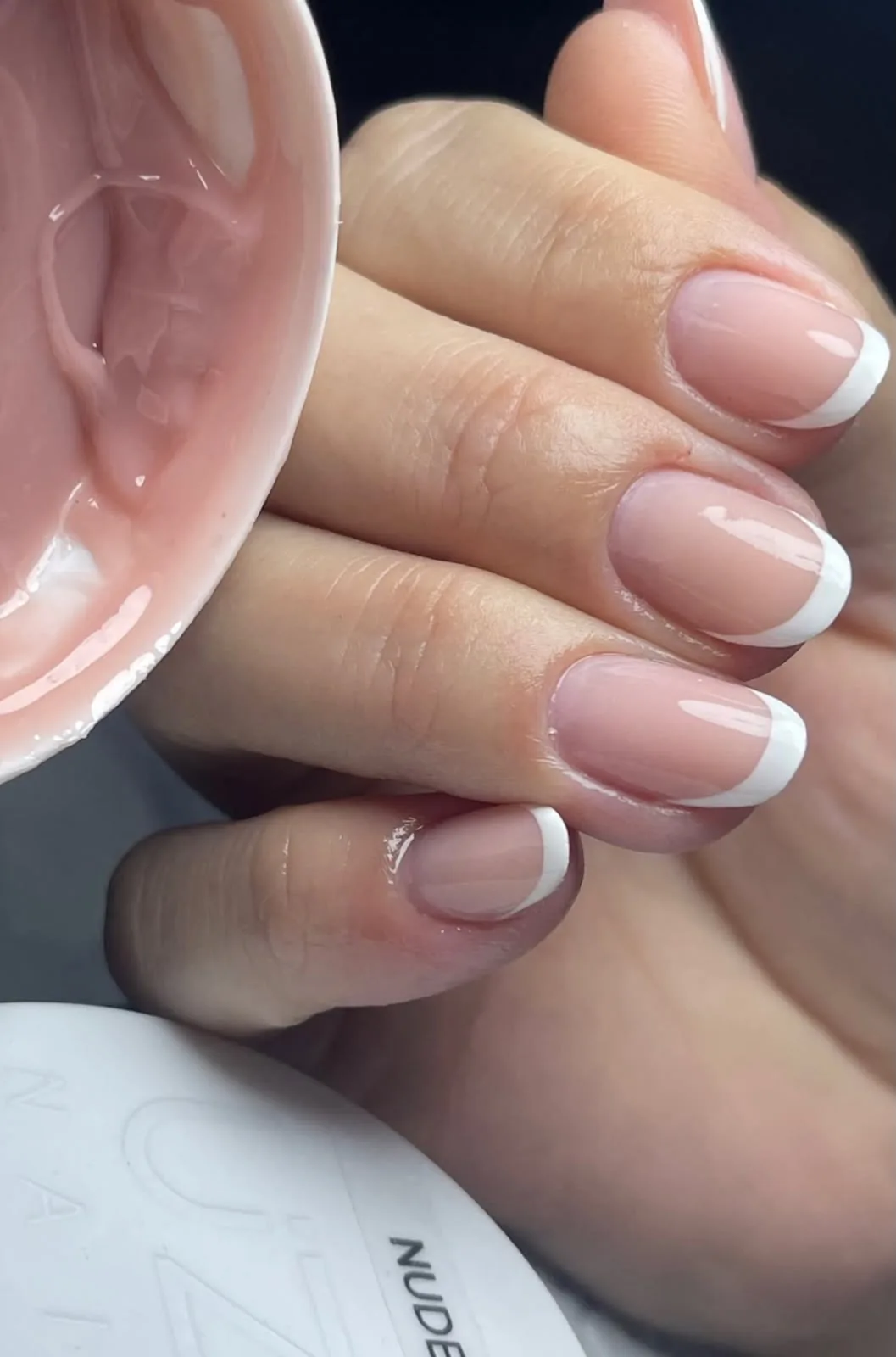 Unhas naturais curtas com reforço de blindagem